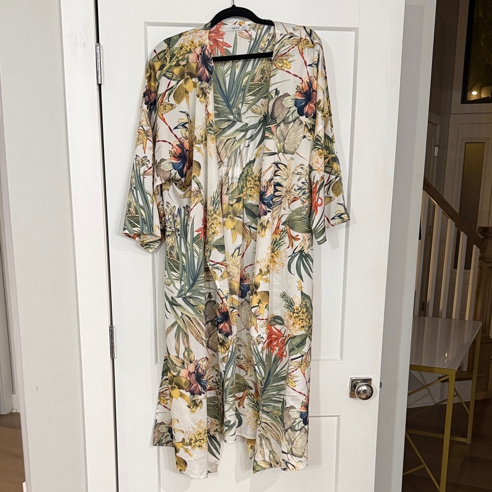 Subtle Luxury Floral Kimono Robe